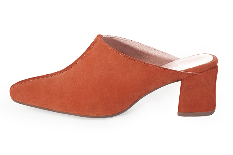 Mule sabot orange corail. Bout carre. Talon mi haut bottier